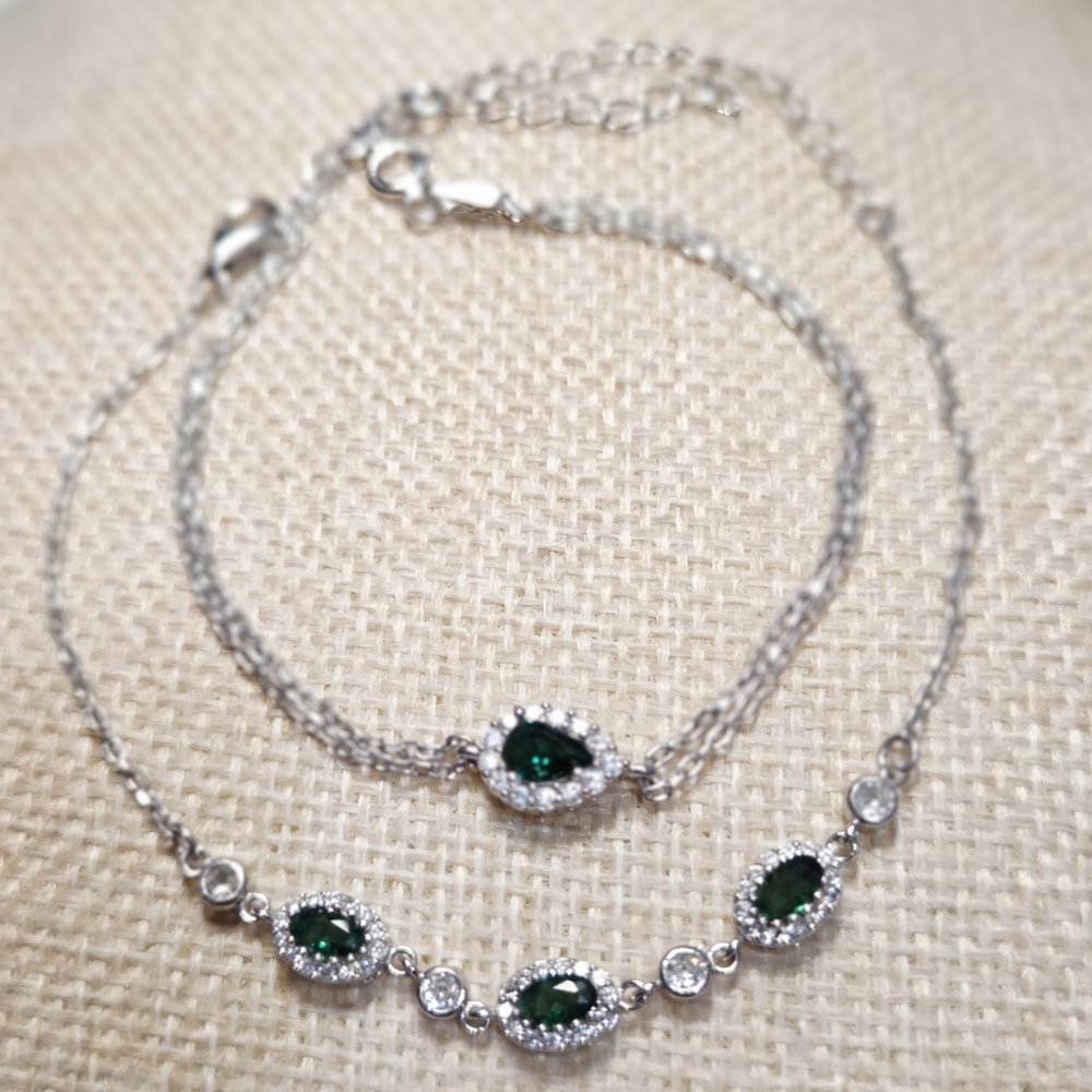 Elegant Silver and Emerald Gemstone Bracelet Set (2)